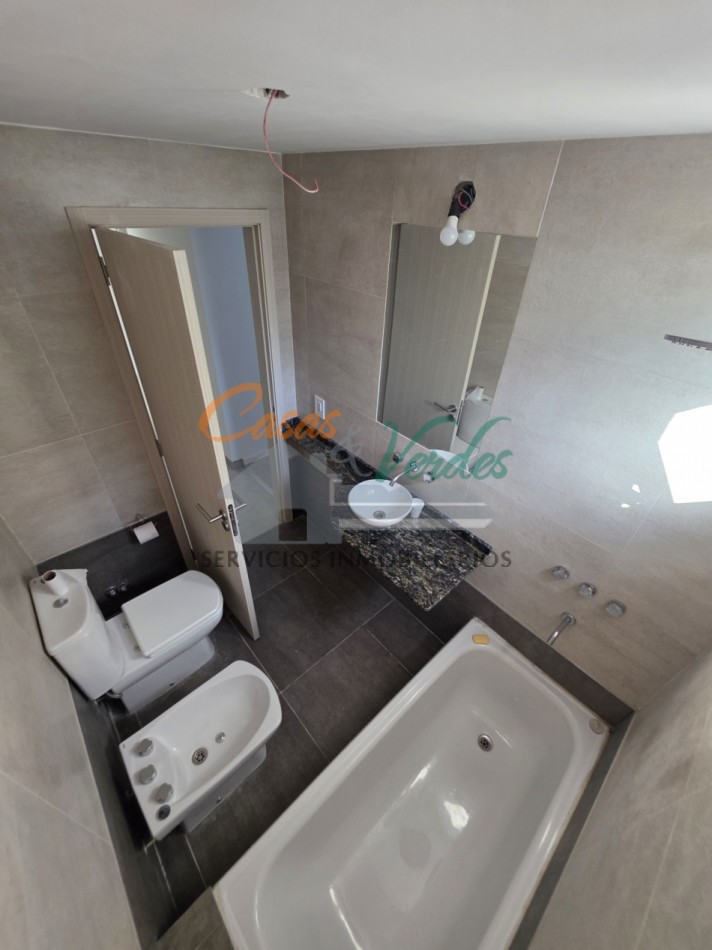 ALQUILO, amplio departamento 3 dormitorios, 2 baños, A ESTRENAR