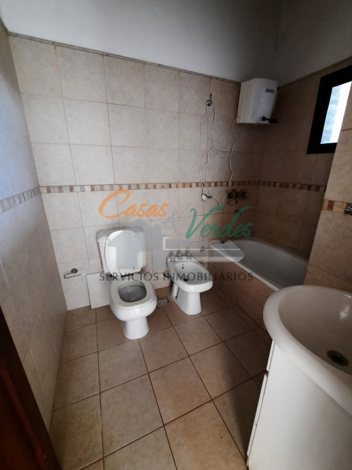 VENTA depto de 1 dormitorio, contrafente, con muy buena ventilacion cruzada, moderno, en 1 r piso por escaleras