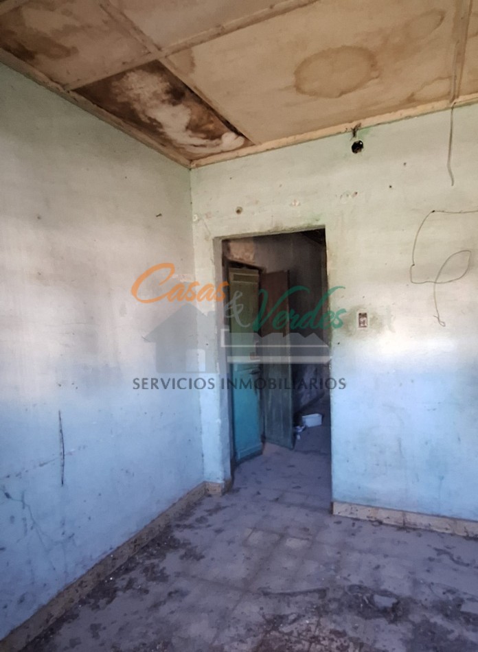 VENTA Terreno, calle asfalto con servicios, construccion con posibilidad de arreglos