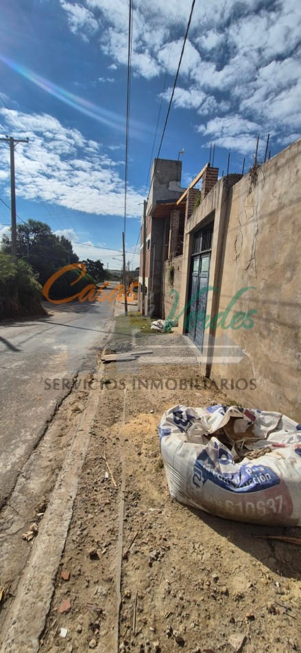 Venta Lote con construccion, cochera terminada, cimientos, calle asfaltada