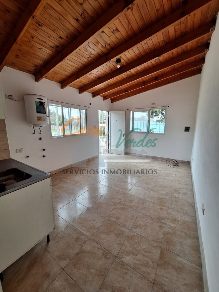 ALQUILER casa 1 dorm en esquina con hermoso terreno