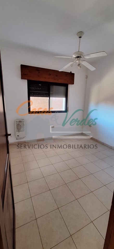 Venta, depto 2 dorm., patio de cesped, cochera, todos los servicios