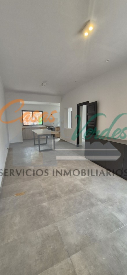 Venta, casa centrica, moderna A ESTRENAR, Laprida al 200