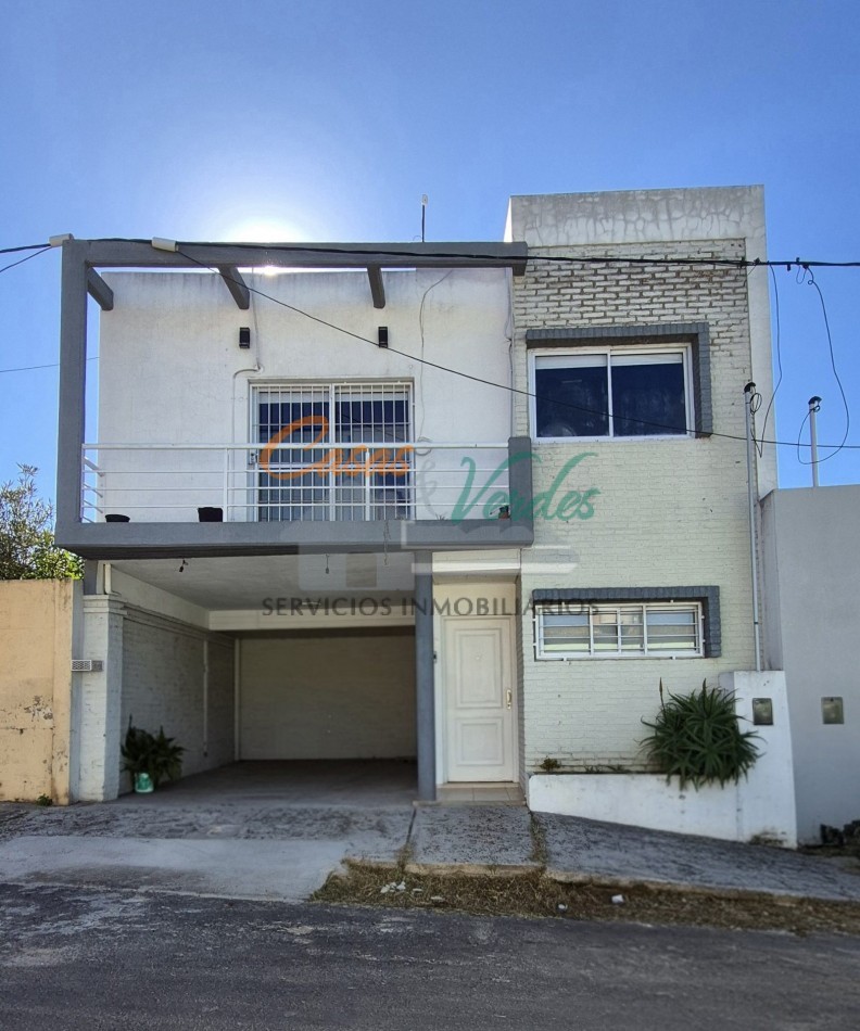 Venta, Casa dos dorm, dos baños, todos los servicios