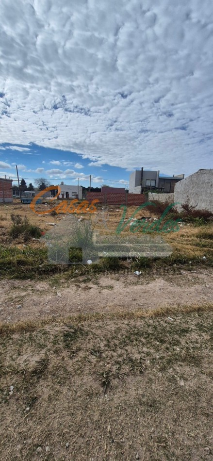  GRAN Lote, zona en crecimiento, servicios de agua y cloacas. terrenos nivelados