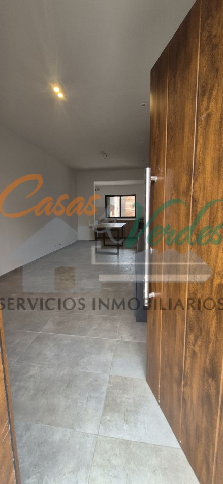 Venta, casa centrica, moderna A ESTRENAR, Laprida al 200