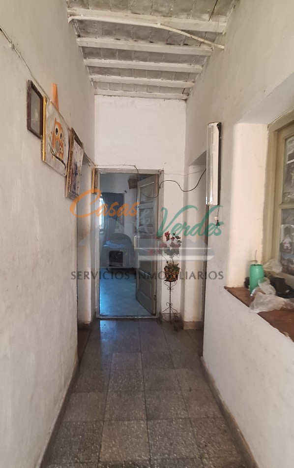 Casa muy buena ubicacion, calle Laprida casi Cuneo, con dos dorm, buen terreno