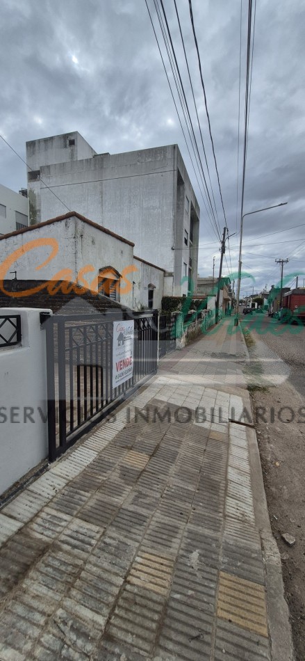 Venta, casa centrica, moderna A ESTRENAR, Laprida al 200