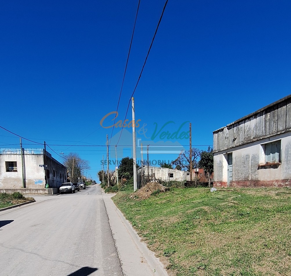 VENTA Terreno, calle asfalto con servicios, construccion con posibilidad de arreglos