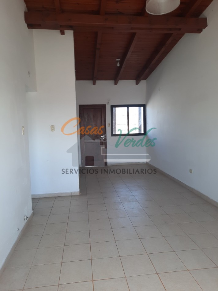 VENTA depto de 1 dormitorio, contrafente, con muy buena ventilacion cruzada, moderno, en 1 r piso por escaleras