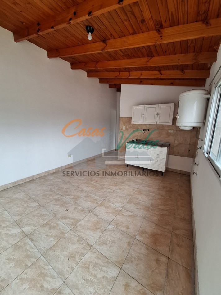 ALQUILER casa 1 dorm en esquina con hermoso terreno