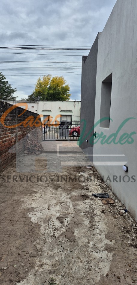 Venta, casa centrica, moderna A ESTRENAR, Laprida al 200
