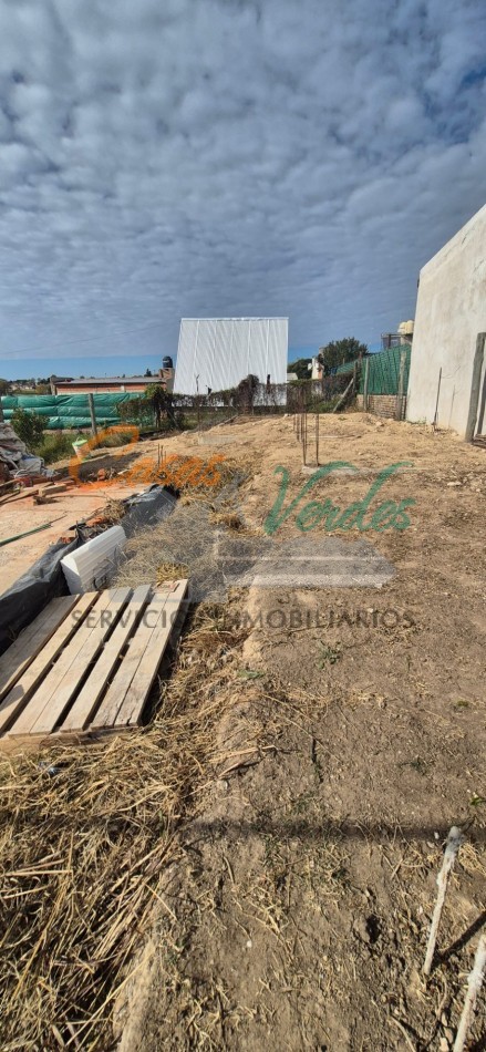 Venta Lote con construccion, cochera terminada, cimientos, calle asfaltada
