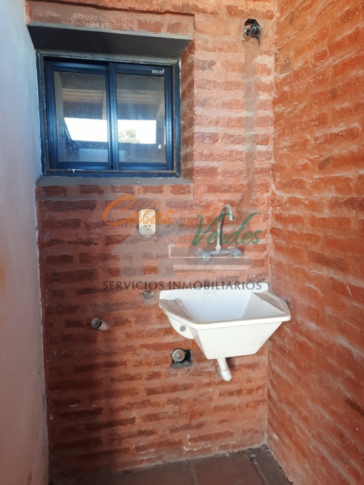 VENTA depto de 1 dormitorio, contrafente, con muy buena ventilacion cruzada, moderno, en 1 r piso por escaleras