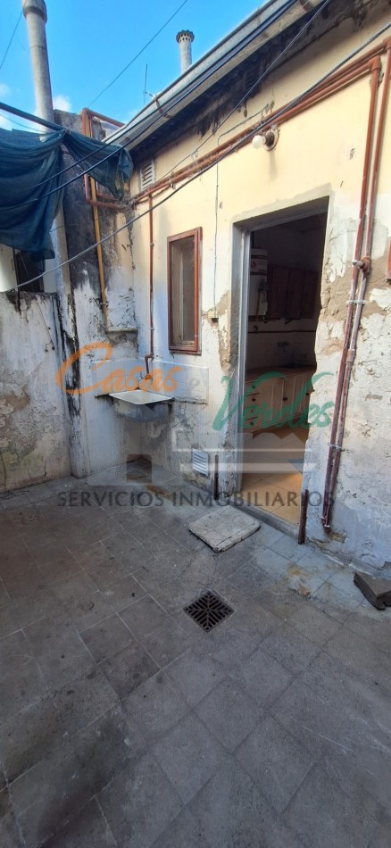 ALQUILER, casa de 1 dorm con pequeño patio y gas natural