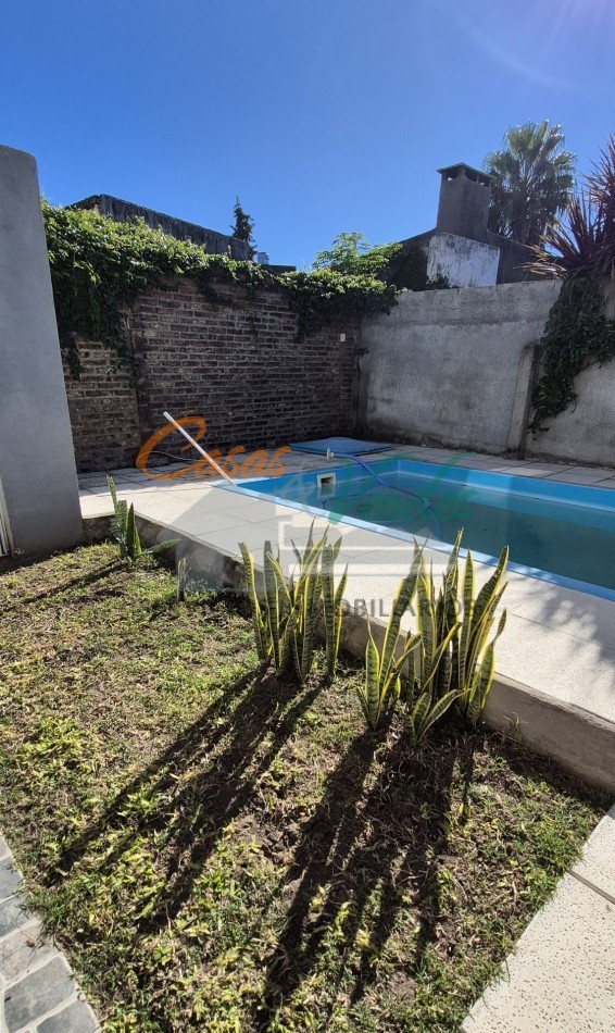 Venta, Casa dos dorm, dos baños, todos los servicios