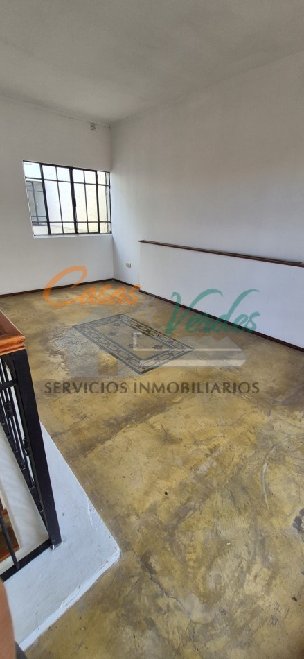 ALQUILER, depto CENTRICO, un dormitorio muy amplio , por escalera, 