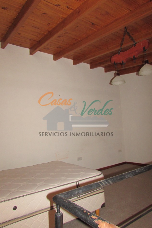 EXCELENTE OPORTUNIDAD, ideal RENTA, tres inmuebles , dos departamentos y una casa, pleno centro , todos los servicios. 