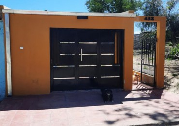 VENTA casa 2 dormitorios, muy amplia cocina comedor, 2 cocheras 2 baños