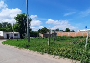 VENTA, terreno en ESQUINA, 10m por calle Congreso, 24m. por calle Ituzaingo, servicios de luz, agua y cloacas.- Calle principal de ingreso a la ciudad.-