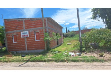 OPORTUNIDAD, casa a terminar, ya techado estar cocina y baño, planos aprobados con 2 dormitorios, terreno de 9.25 x 19 fondo.