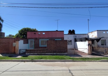 alquiler CASA dos dormitorios, cochera abierta, 