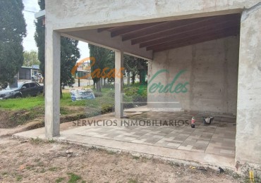 ALQUILER, Casa a estrenar muy amplia y con parque  1 dormitorio