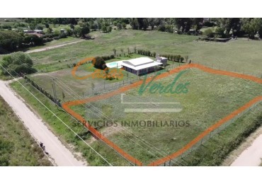 VENTA importante terreno en esquina, zona Complejo El Ceibo / Vic Tenis / Hipodromo, ingreso desde la ruta a 500m .camino con mejorado,