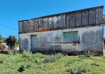 VENTA Terreno, calle asfalto con servicios, construccion con posibilidad de arreglos