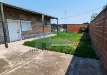 Alquiler, casa 2 dorm . patio. todos los servicios. 