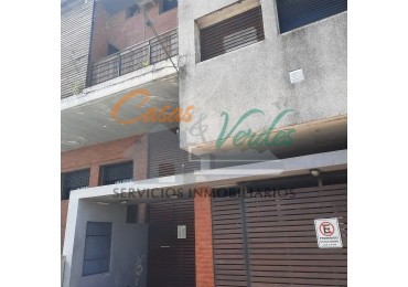 VENTA depto de 1 dormitorio, contrafente, con muy buena ventilacion cruzada, moderno, en 1 r piso por escaleras