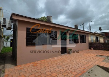 Venta, casa 2 dorm. lindo patio, Bvar Rivadavia y Velez Sarsfield