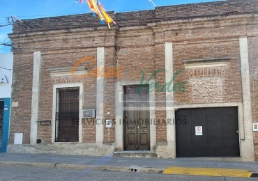 Casa  Antigua en ubicacion Centrica, zona comercial, muy buen estado 