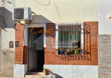 VENTA casa economica, excelente ubicacion sobre asfalto