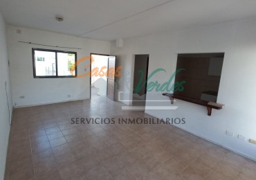 Alquiler casa Dos dorm. Cochera, patio, Dos baños