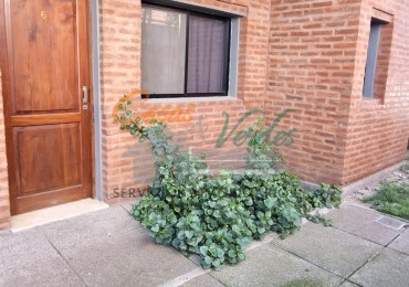 Venta, depto 2 dorm., patio de cesped, cochera, todos los servicios